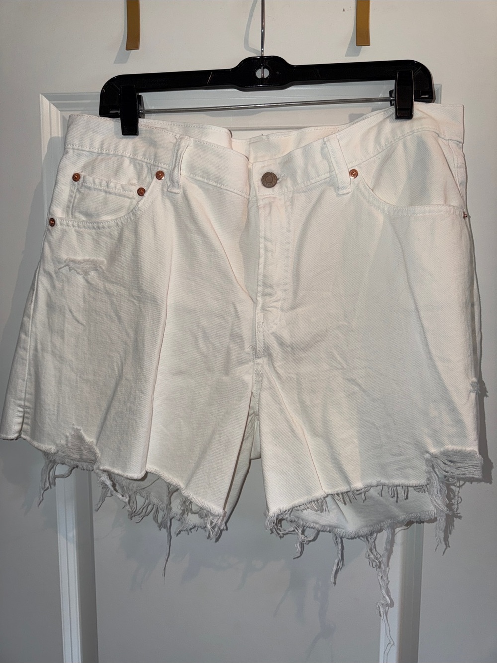GAP NWOT Tall 32/14 Women’s White Denim Cutoff Shorts - Casual Frayed Hem